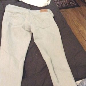 Levis low rise size 27 skinny 711